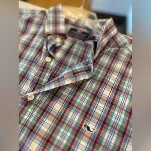 Vineyard Vines Slim Fit Tucker Shirt size Large (Barely Worn - Great Condition)